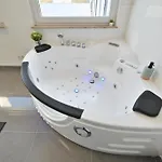 Apartamento Yello Homes - Luxus Loft Fuer Bis Zu 7 Personen Naehe Airport & Messe, Tischfussball & Whirlpool