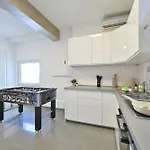 Yello Homes - Luxus Loft Fuer Bis Zu 7 Personen Naehe Airport & Messe, Tischfussball & Whirlpool * Nuremberga