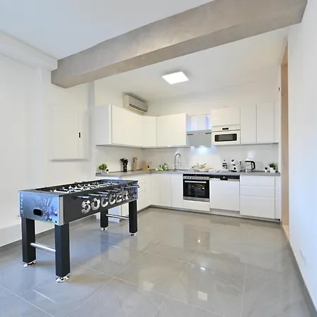 Yello Homes - Luxus Loft Fuer Bis Zu 7 Personen Naehe Airport & Messe, Tischfussball & Whirlpool Apartamento Nuremberga