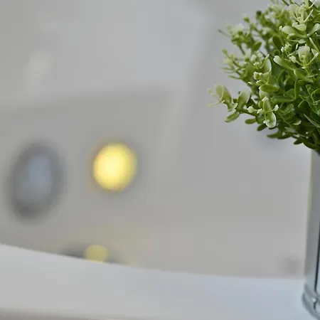 Yello Homes - Luxus Loft Fuer Bis Zu 7 Personen Naehe Airport & Messe, Tischfussball & Whirlpool Lägenhet